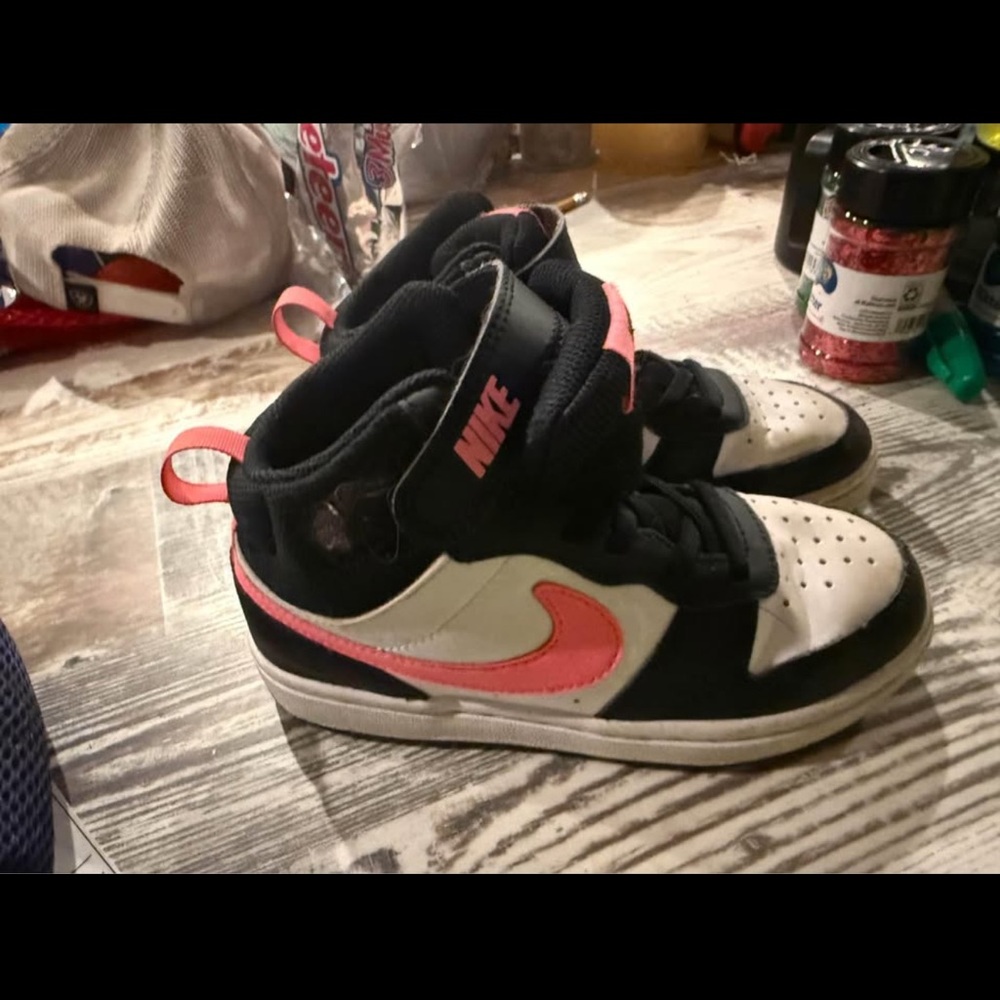 Kids Nike tennis shoes